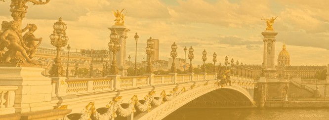 Foto der Pont Alexandre III. Darüber ein gelbes Overlay.